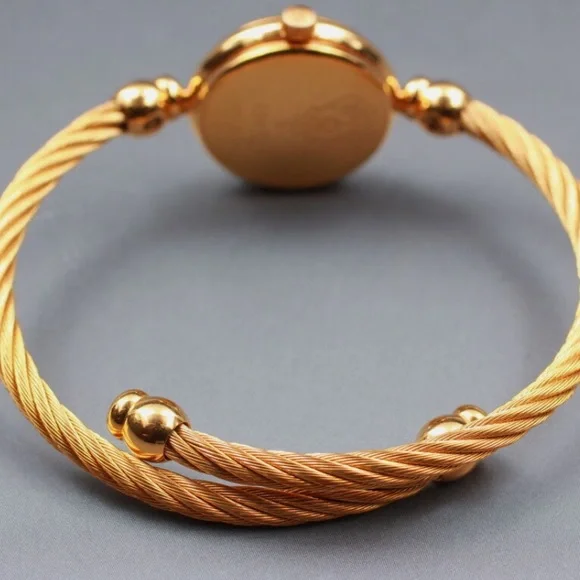 GORGEOUS Gucci Swiss Quartz Statement Watch Double GG’s 💕 - Picture 5 of 9